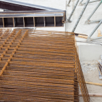 Valderci Malagosini Machado explica os critérios para aplicar painéis nervurados em pavimentos amplos, mantendo rigidez e otimizando insumos.