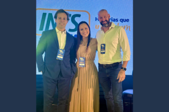 Ian dos Anjos Cunha explora se é melhor empreender sozinho ou com sócios, destacando vantagens e desafios.