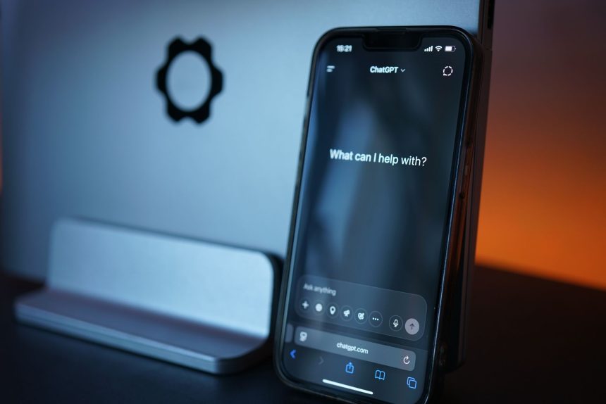Smartphone exibindo uma interface de conversa com inteligência artificial.